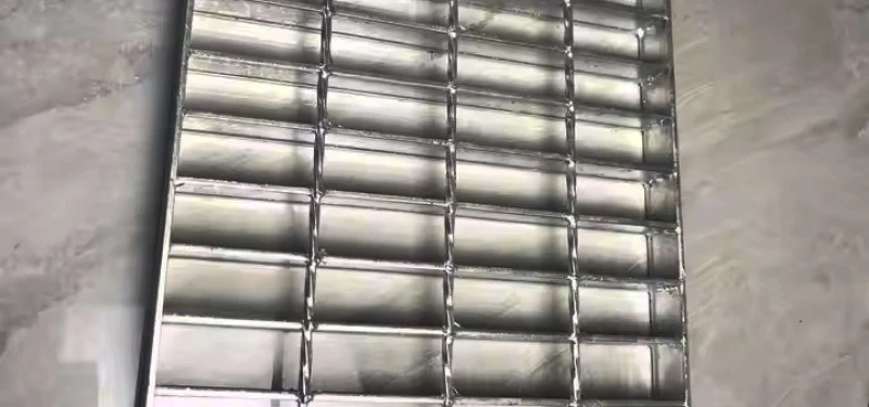 Steel Grating untuk Penguatan Struktur Drainase Jalan